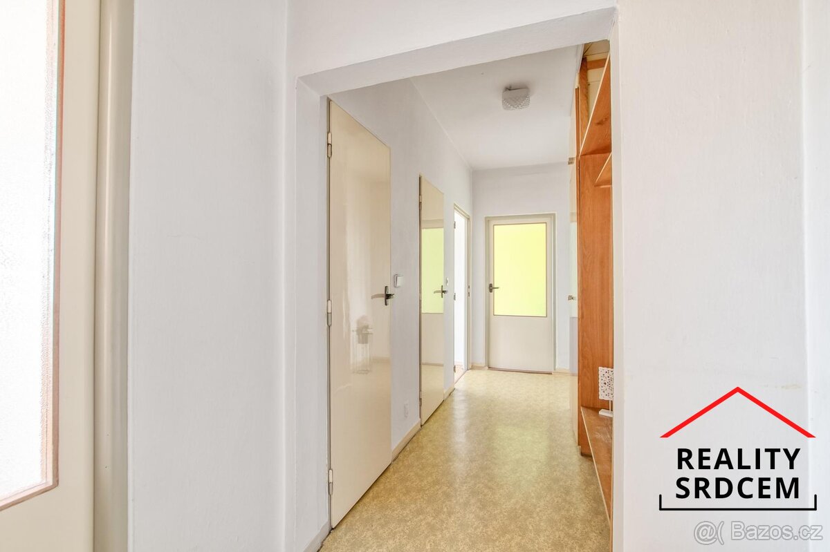 Prodej bytu 2+1, 63 m2, šatna + balkon, Masarykova třída, Or - 15