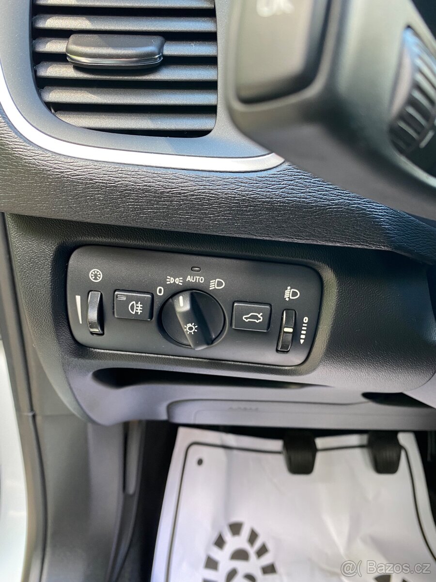 Volvo V40 Cross Country 2,0 D 88kW - 15