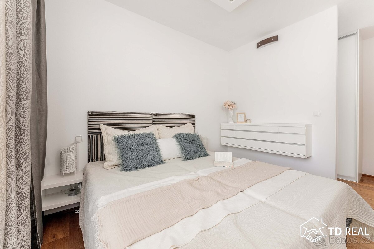 Atraktivní byt  3+kk 139 m2 v nejvyšším patře včetně terasy  - 15