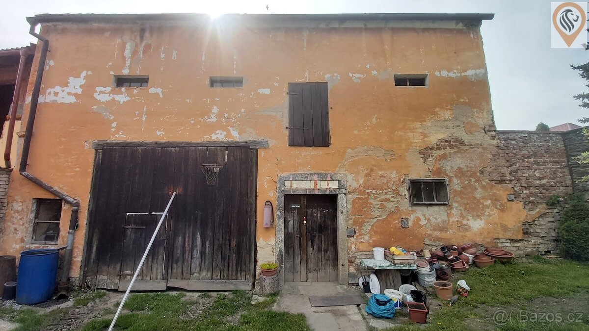 Rodinný dům se stodolou a uzavřeným dvorem a zahradou, Poběž - 15