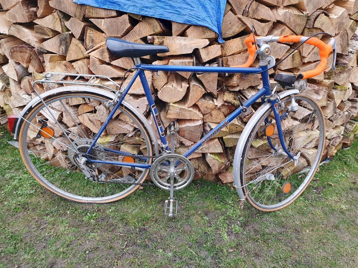 Silniční kolo Favorit - 15