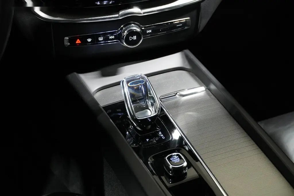 Volvo XC60, B5 AWD Plus Dark,ČR, DPH, - 15