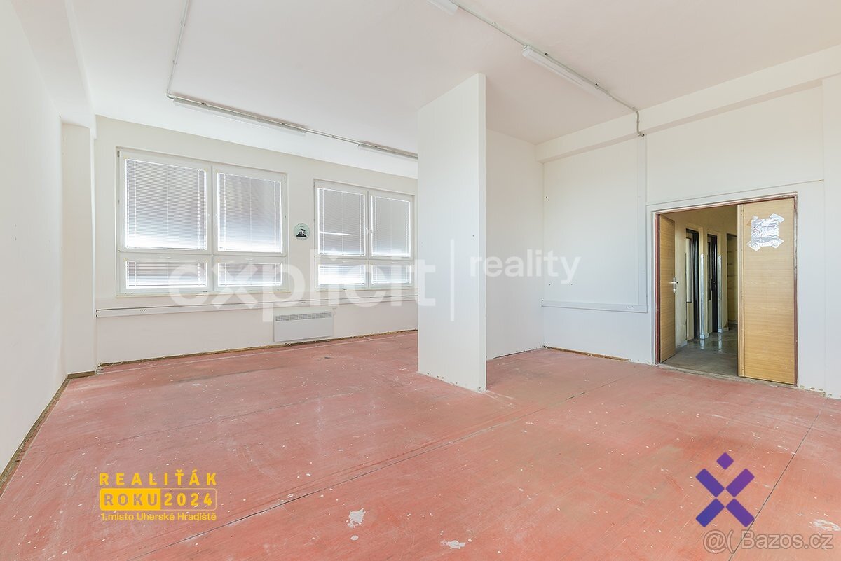 Prodej komerčního objektu - lehká výroba, sklady s rampou, k - 15