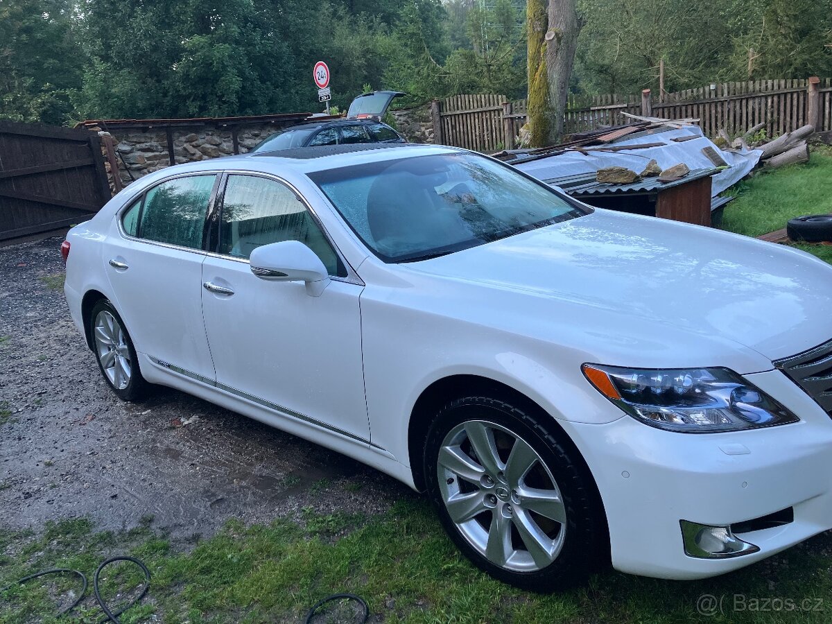 Prodám Lexus LS 600 h Long - 15