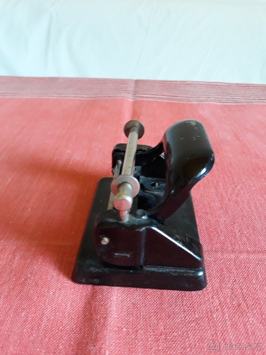 Starý vojenský kompas, pouzdro na cigarety aj. - 15