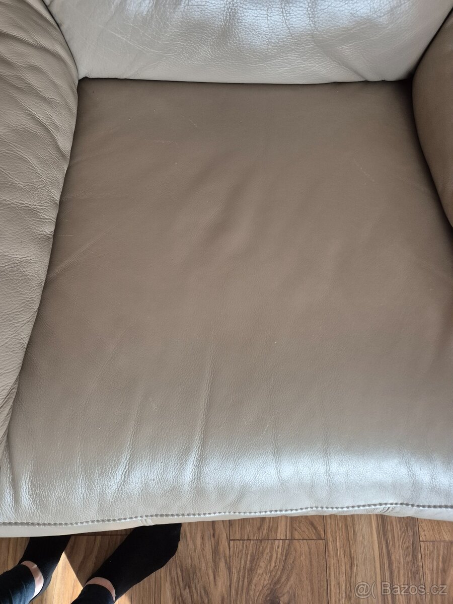 Prodám koženou sedací soupravu 3+2+1 - 15