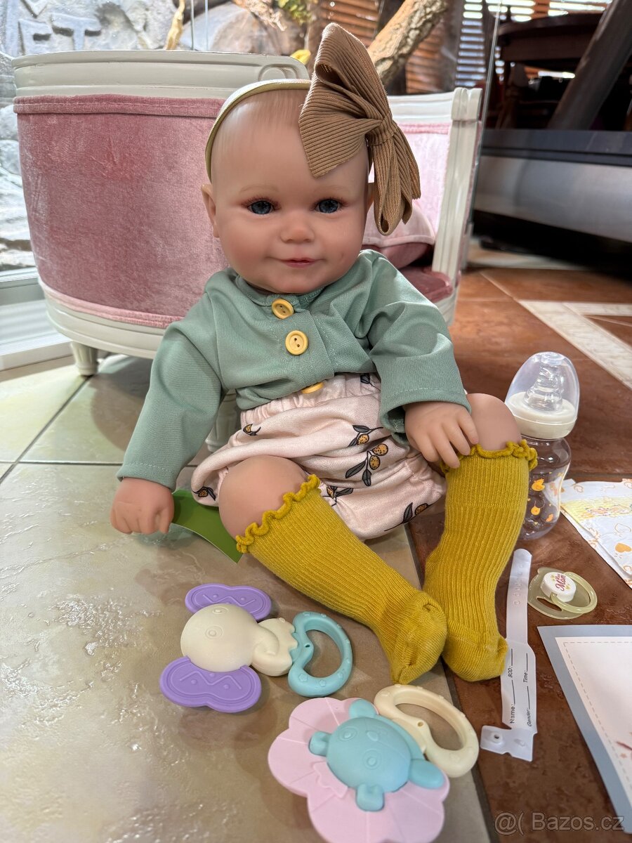 Realistická Reborm panenka s čelenkou a příslušenstvím - 15