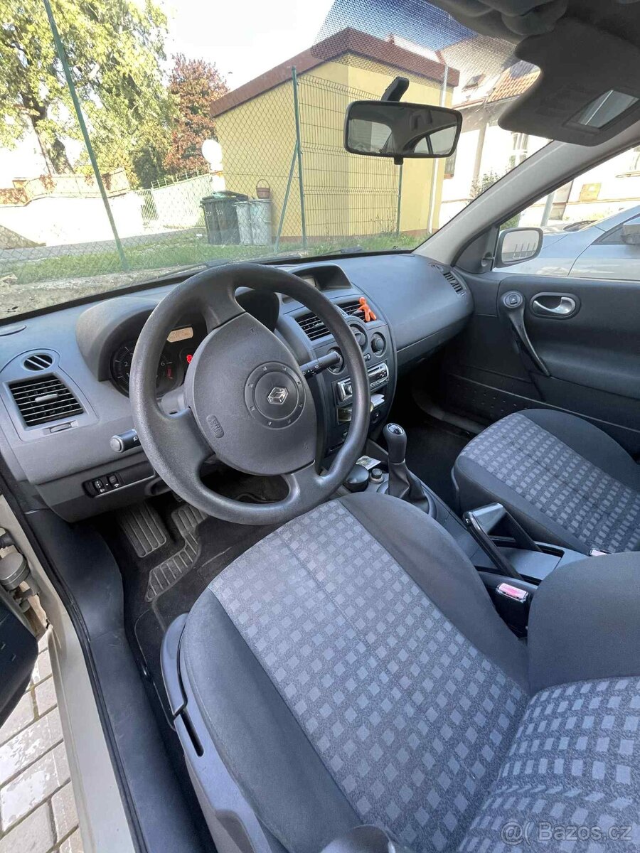 Renault Megane sedan 1,6 82kW - 15