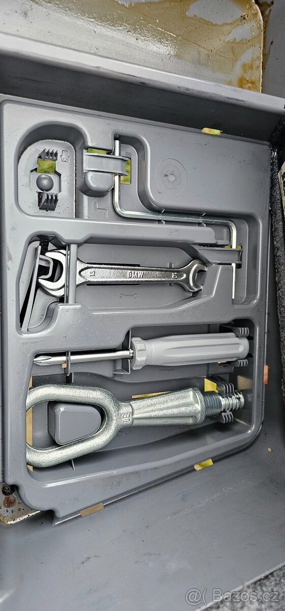 BMW 320i E90 - 110kW - díly z komplet vozidla - 15