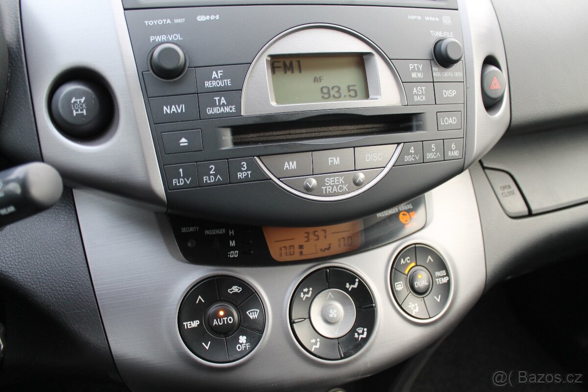 Toyota Rav4 2.2D-4D 100kW + 4X4 + BEZ KOROZE + TAŽNÉ - 15