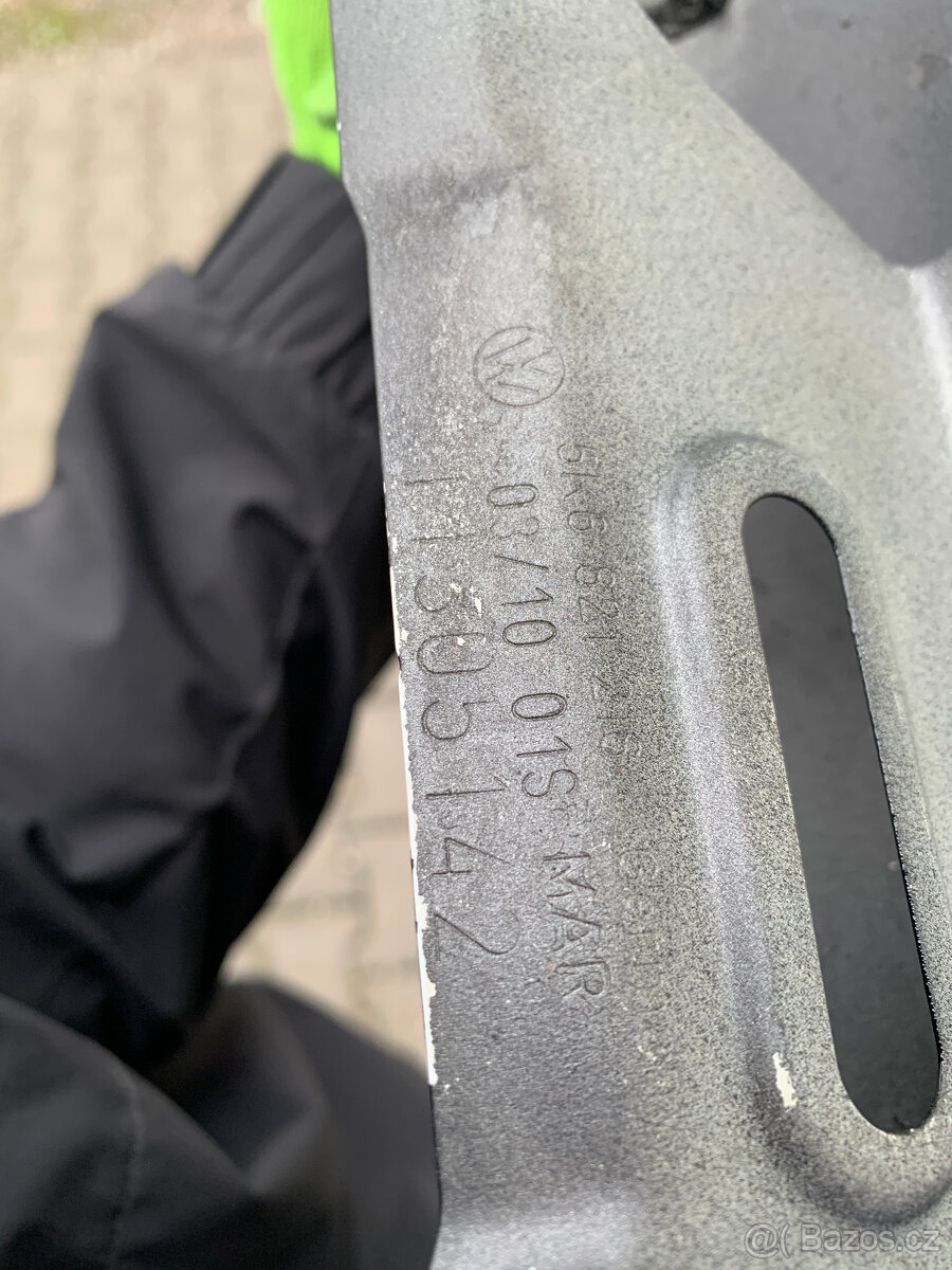 predni blatnik vw golf 6 VI combi cerny pravy - 15