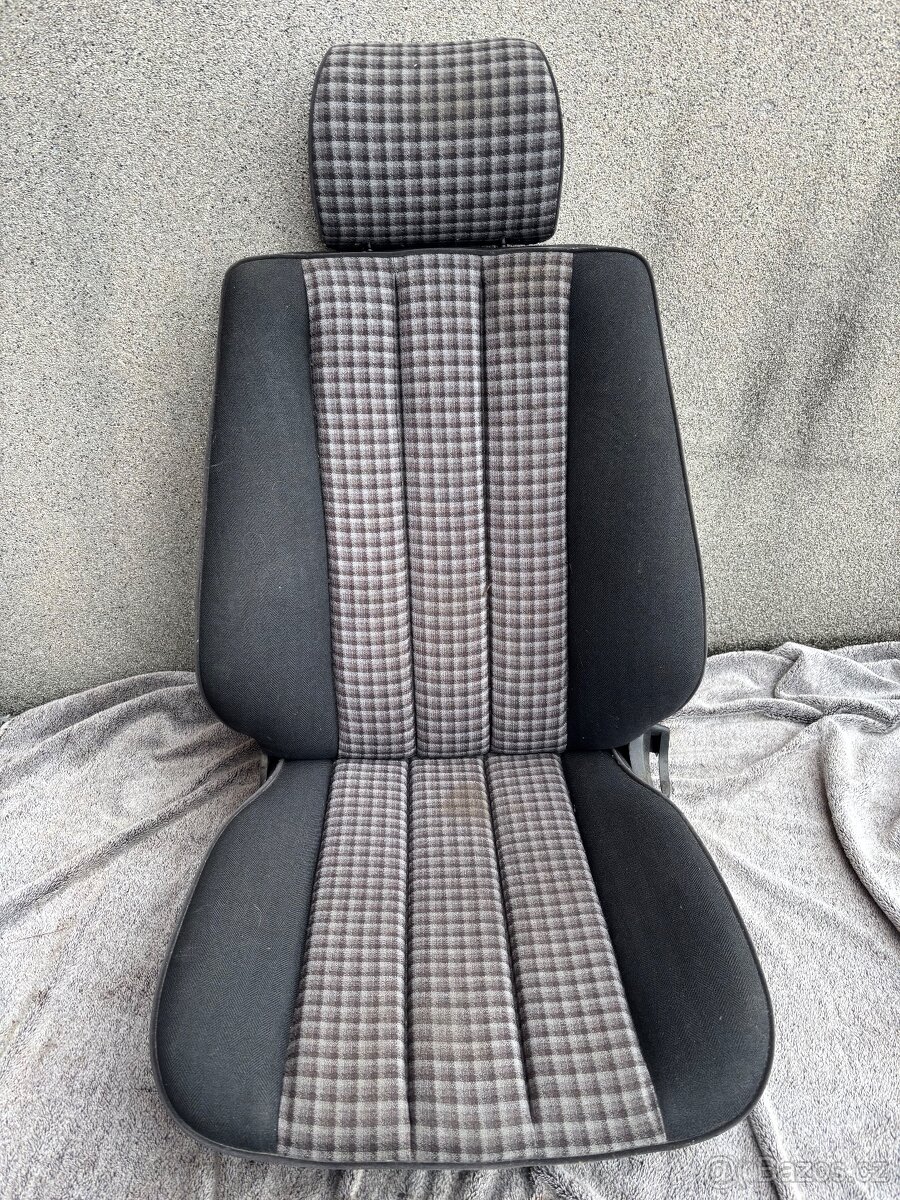 Mercedes 190 w201 Sportline interiér - 15