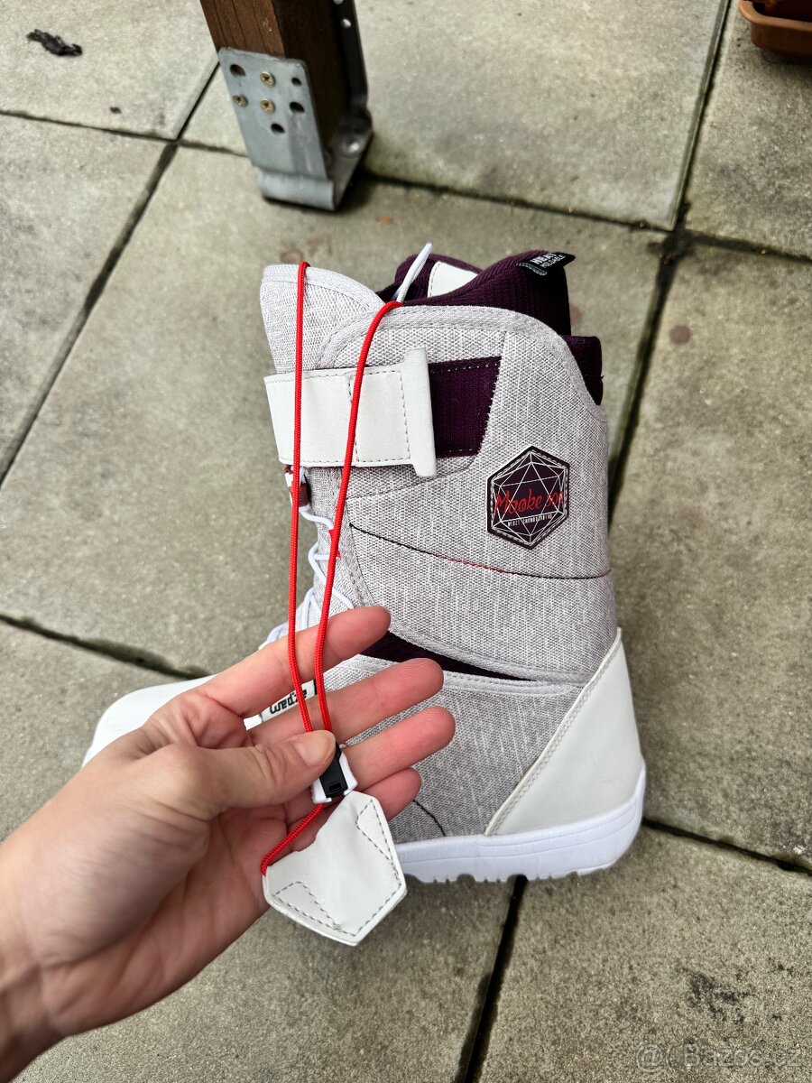 Nový snowboard s vázáním a botami - 15