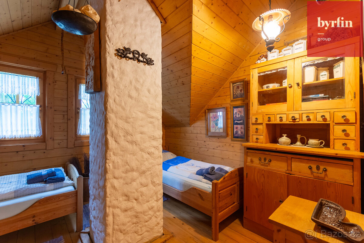 Exkluzivní nabídka bydlení – Dřevěná roubenka s historickým - 15