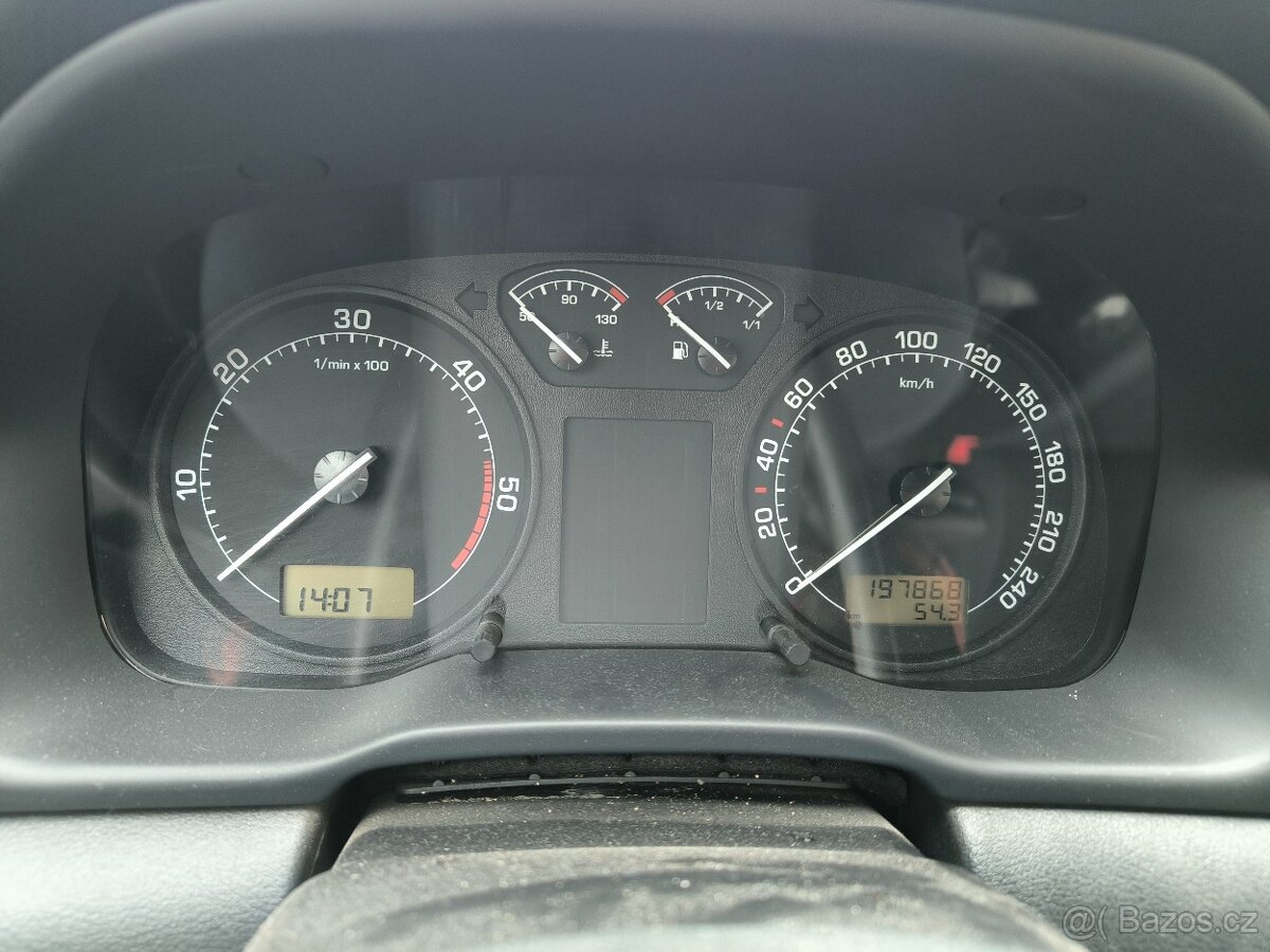 ŠKODA OCTAVIA 1.9 TDI, r.v. 2010, 1. MAJITELKA, VÝBORNÝ STAV - 15