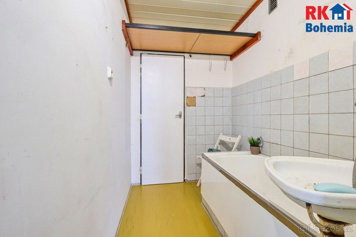 Pronájem bytu 3+1 s lodžií v Praze 8 - Kobylisích, v ulici Š - 15