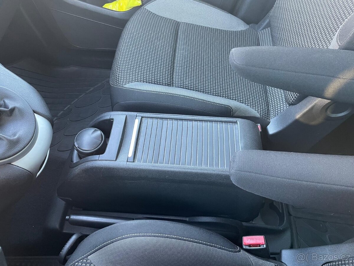 Peugeot Partner 1.6Hdi 88kw, 7 míst, po servise - 15