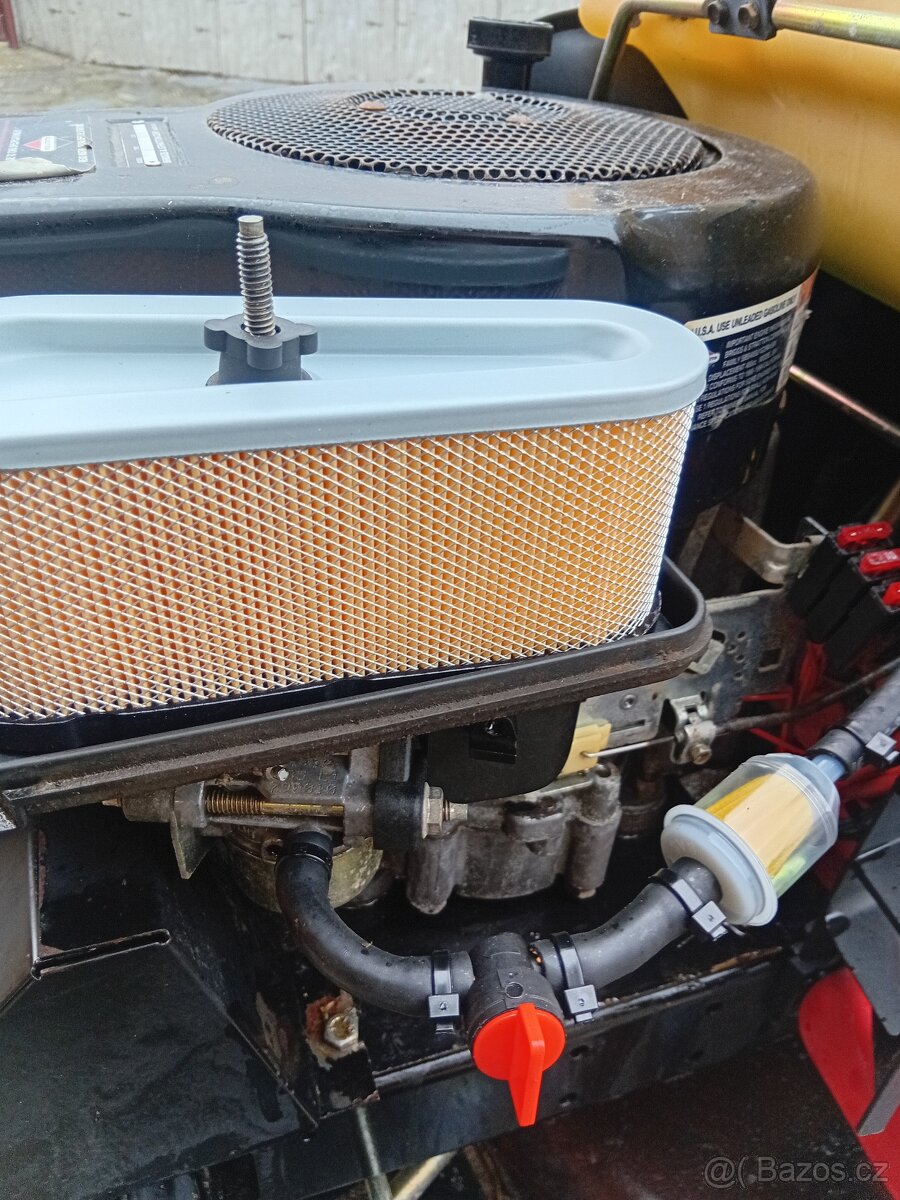 Prodám zahradní traktor Toro 13Hp - 15