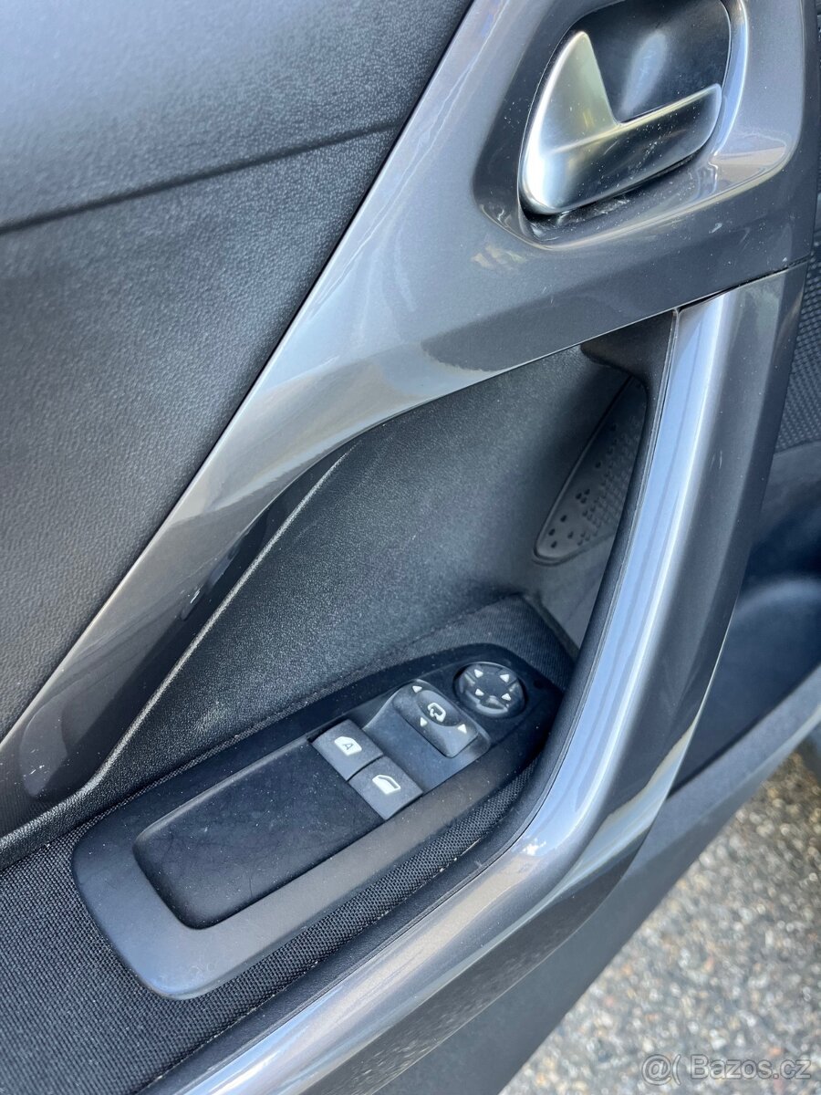 Peugeot 2008 1,2i, 60 KW, 1.MAJITEL - 15