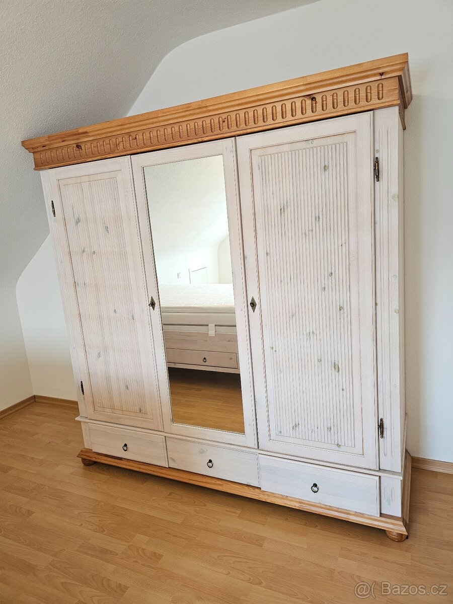 ..Zamluveno..Ložnice Celodřevená postel s úložným prostorem - 15