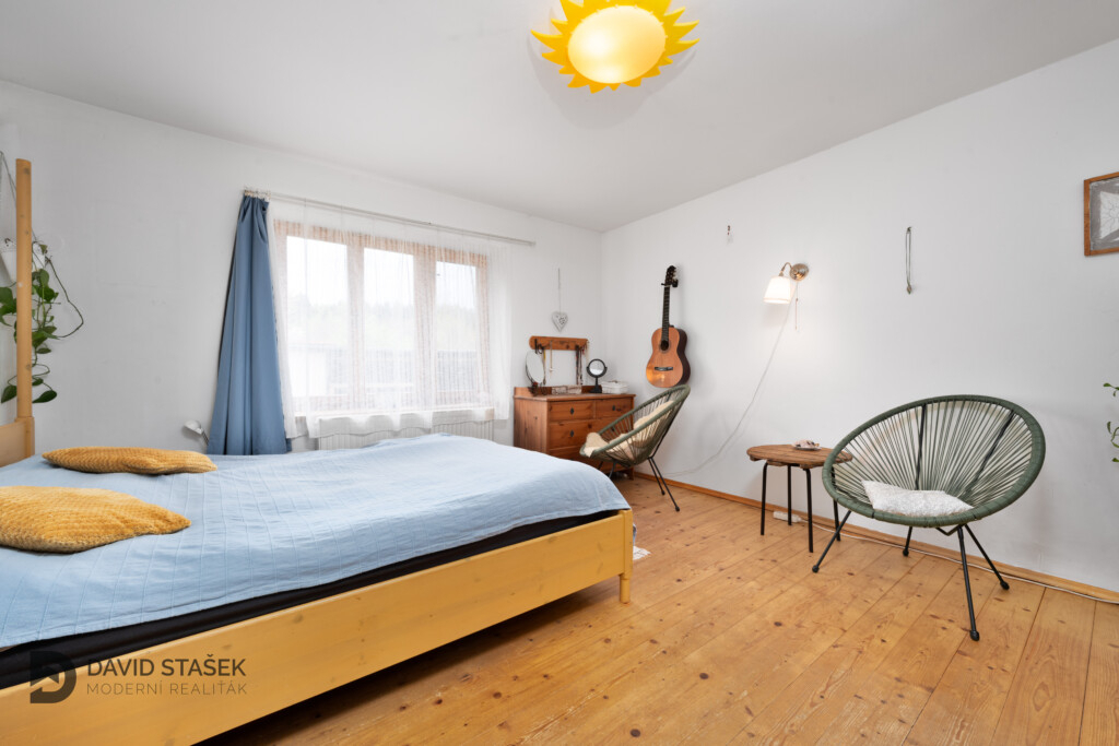 Prodej obrovského domu s různými způsoby využití hned nad Pa - 15