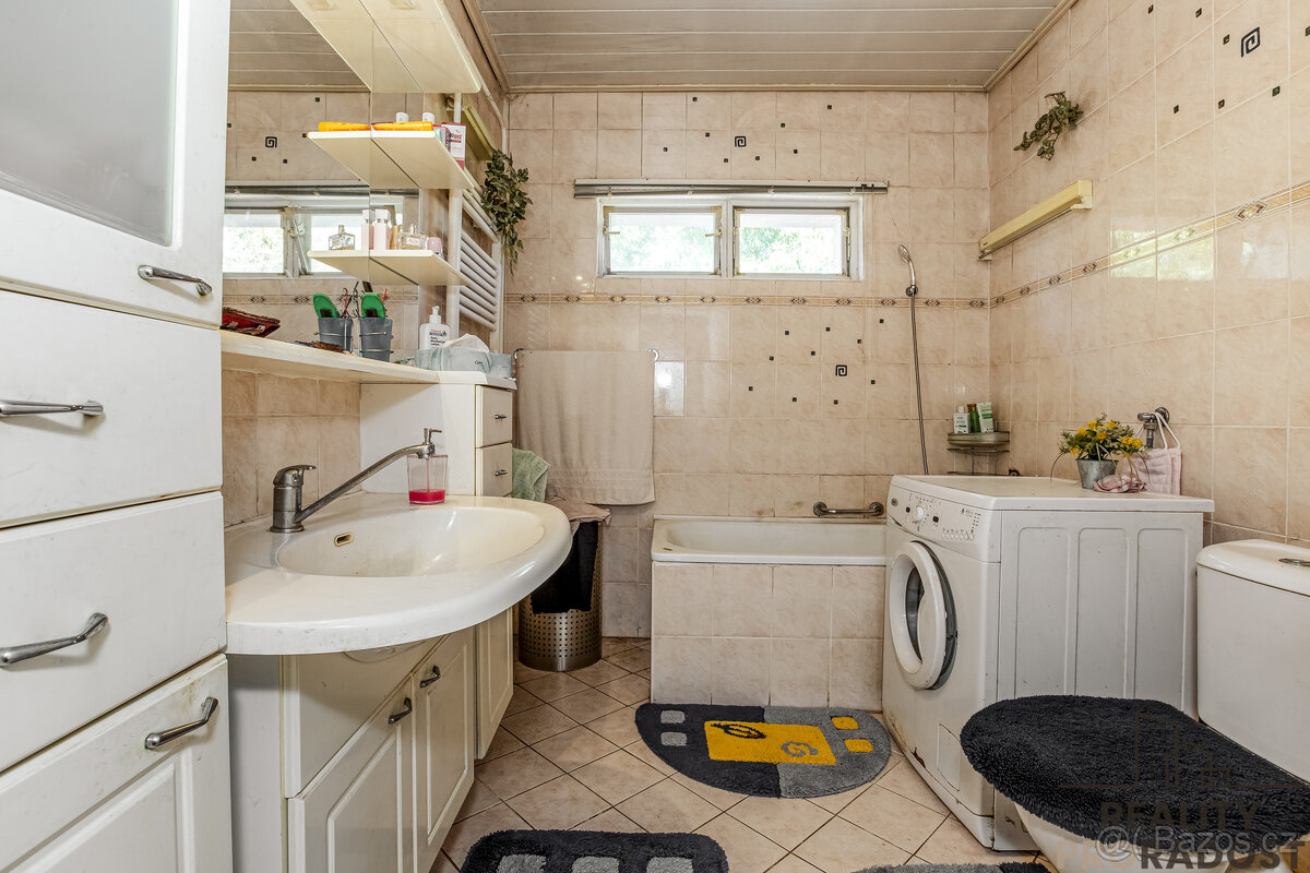 Rodinný dům 5+1 v Úvalech s garáží a nájemníkem - 15