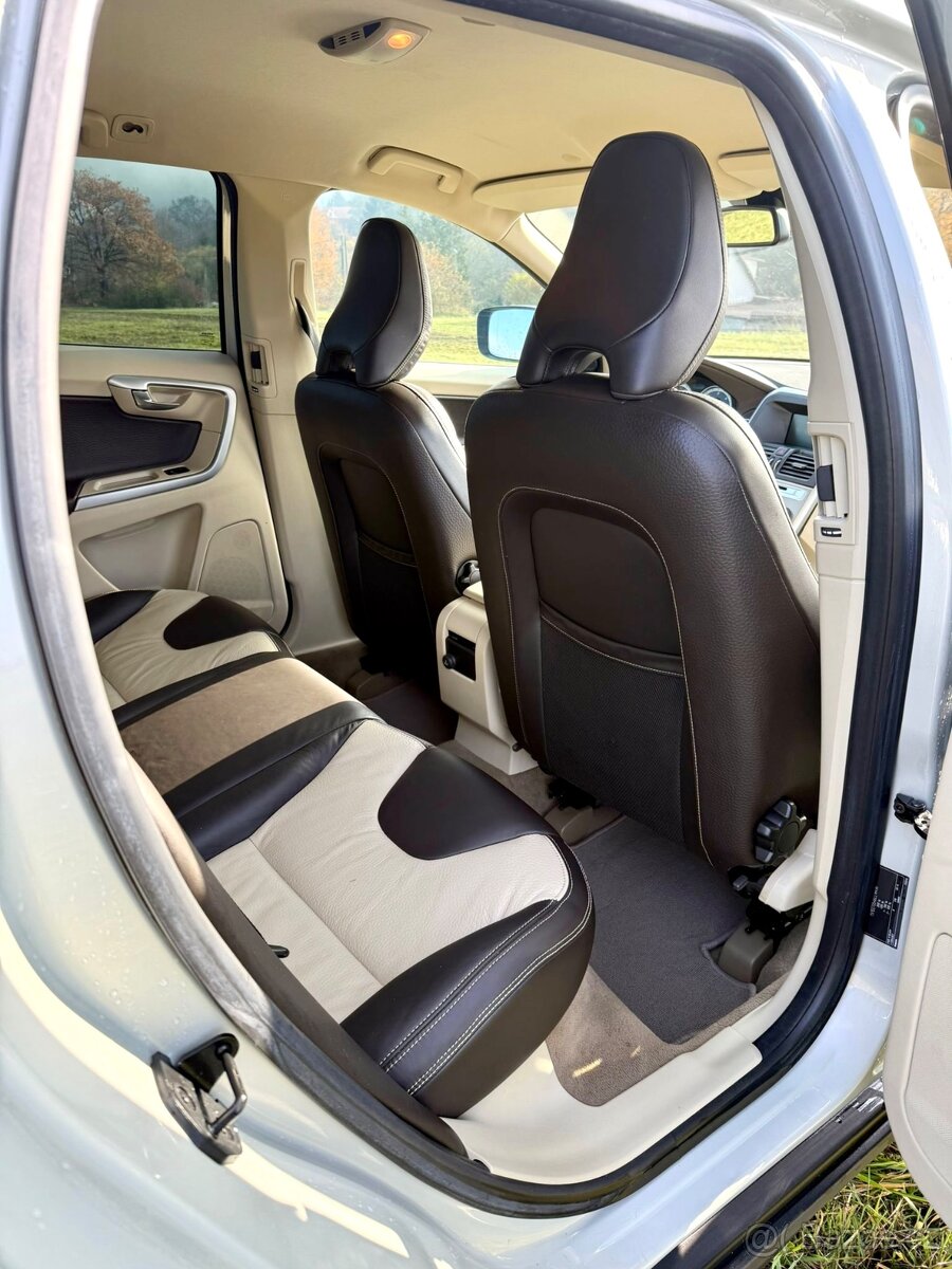 Volvo XC60 D5 2.4 151 kW – 4x4, najeto jen 90 000 km - 15