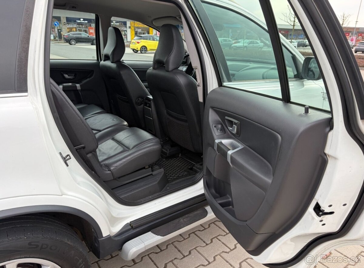 Volvo XC90 D5 AWD ČR 7 MÍST - 15