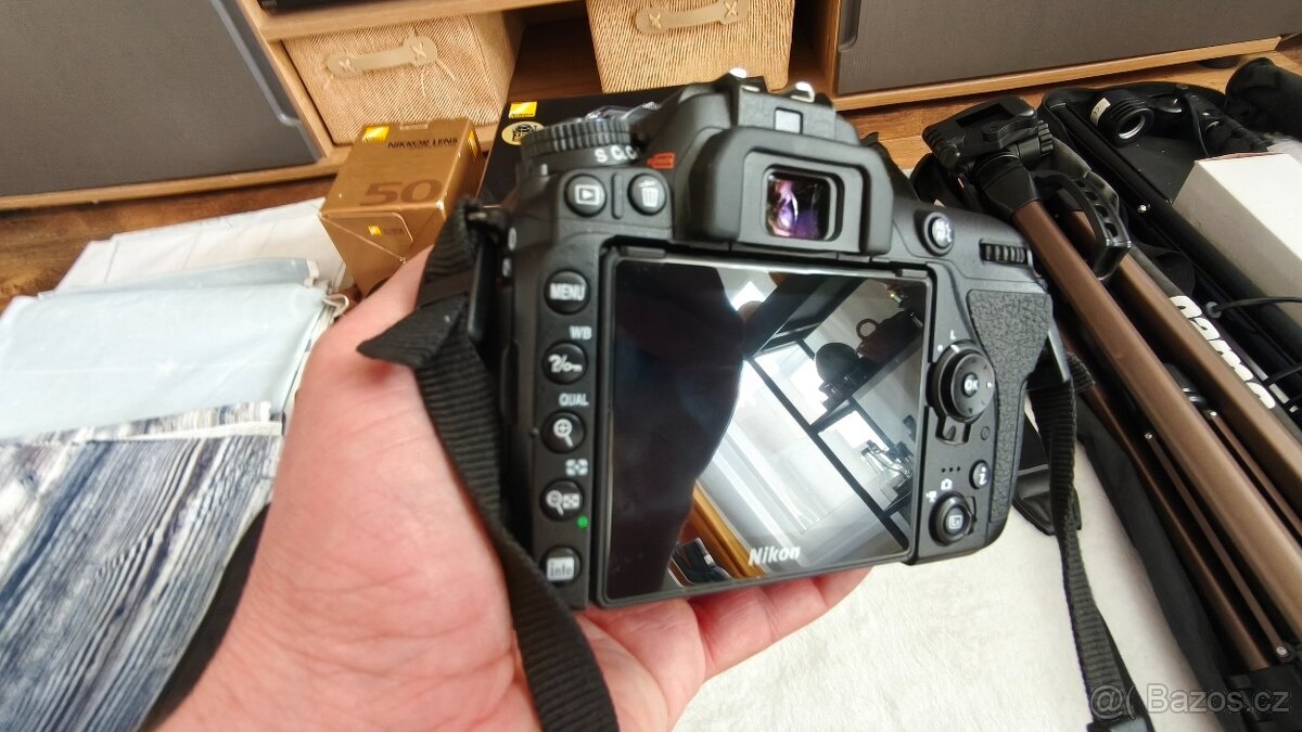 Nikon D7500, 2 objektivy a příslušenství - 15