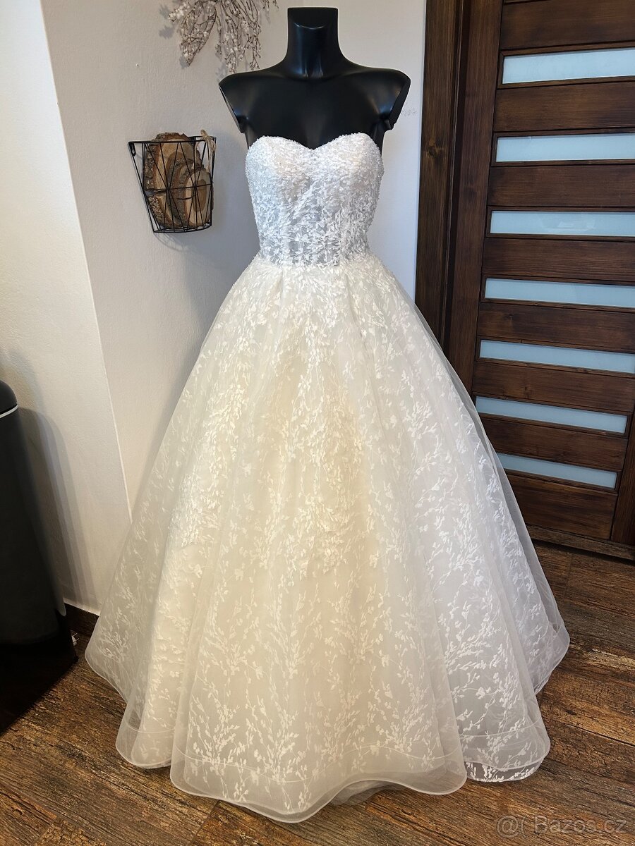 Nové svatební šaty, víc druhů - 15