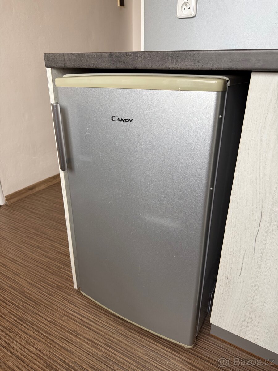 Lednička s mrazákem - 15