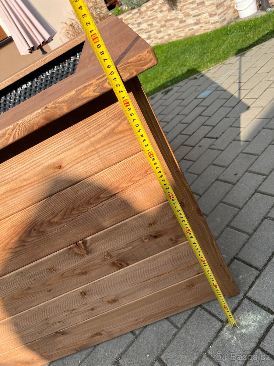 Vyvýšený záhon ze SIBIŘSKÉHO MODŘÍNU - 15