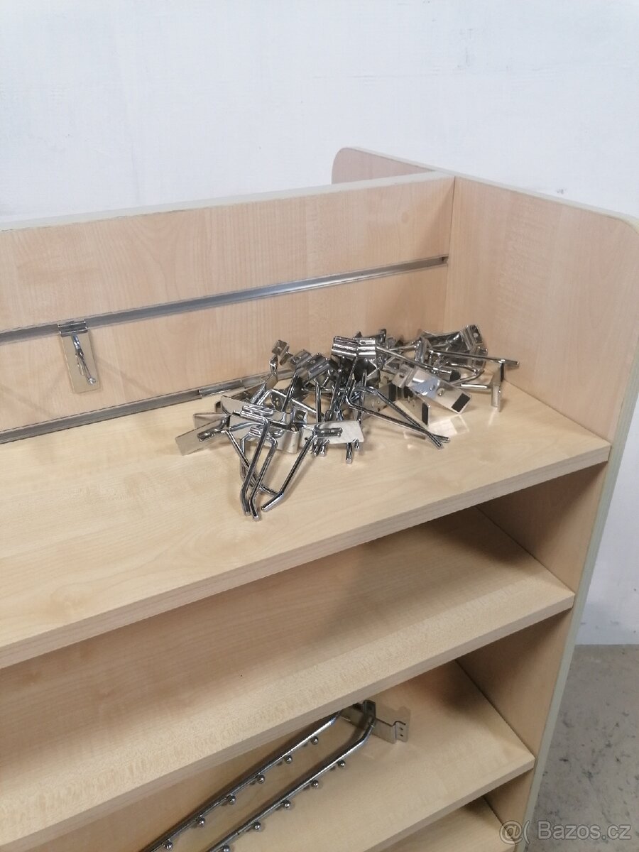 Prodejní 4 straný regál na kolečkách - 15