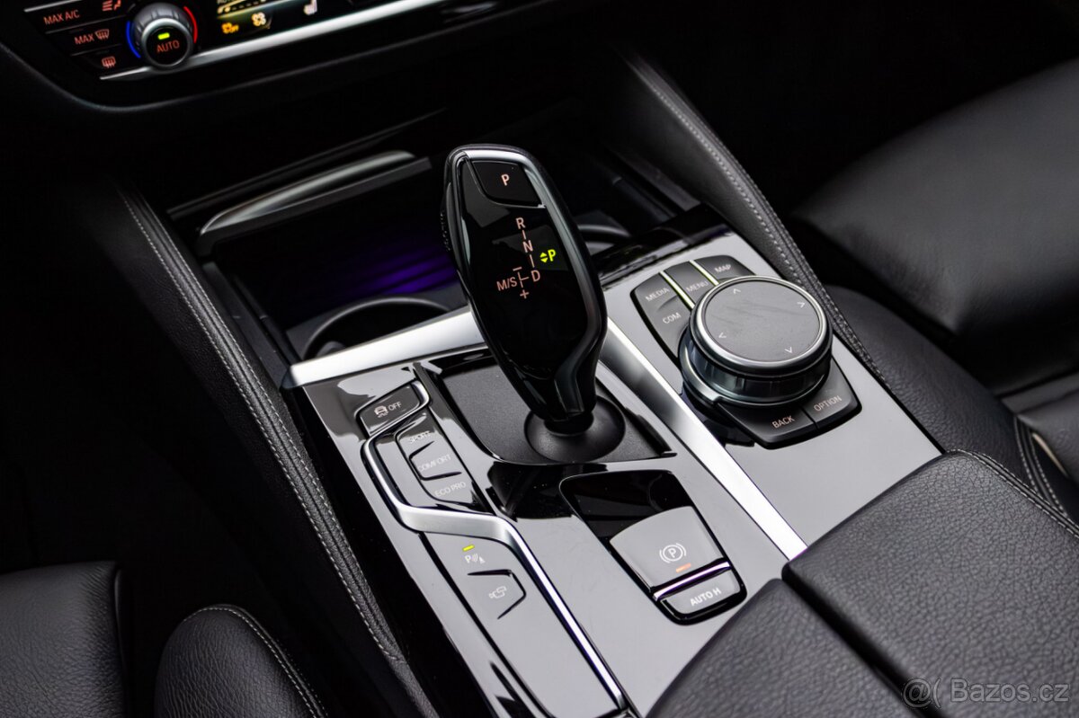BMW 520d Touring / M Paket / HK Audio / TOP STAV / PANORÁMA - 15