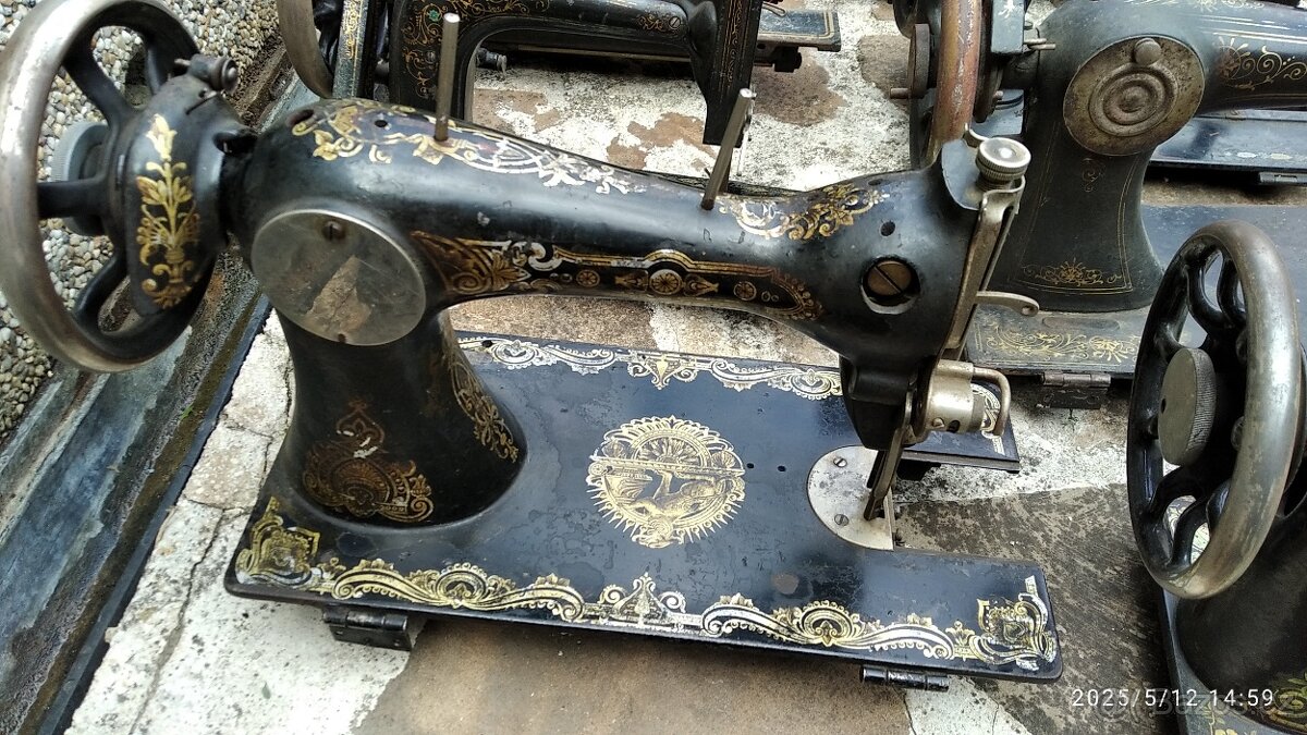 sbírka šicích strojů - 15
