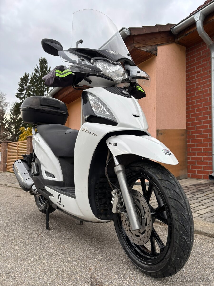 Kymco 300i GT ABS - 15