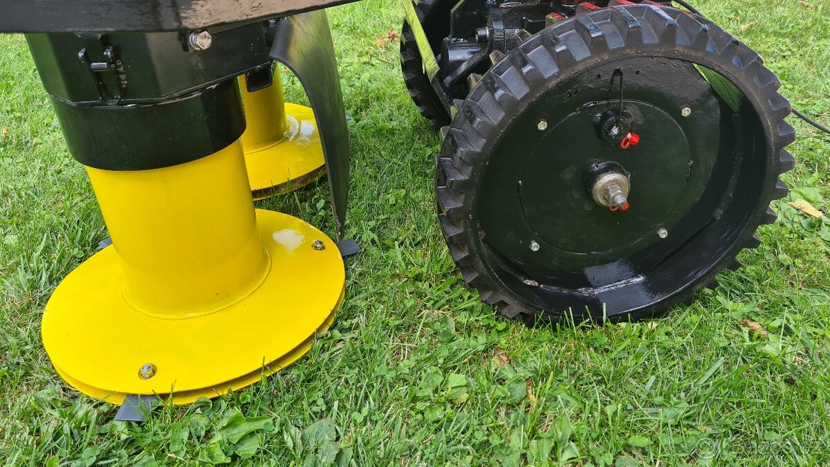 Dvoububnová sekačka BDR-700 s motorem Jikov - 15