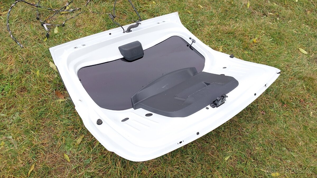 DACIA DUSTER 1 – DVEŘE KUFRU BÍLÉ - 15