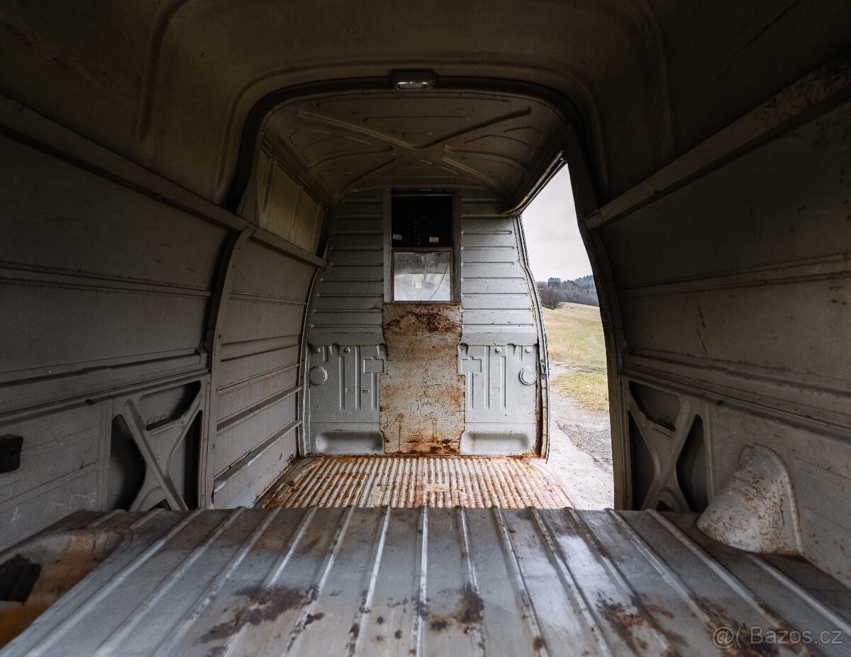 VW T2a Highroof - 15