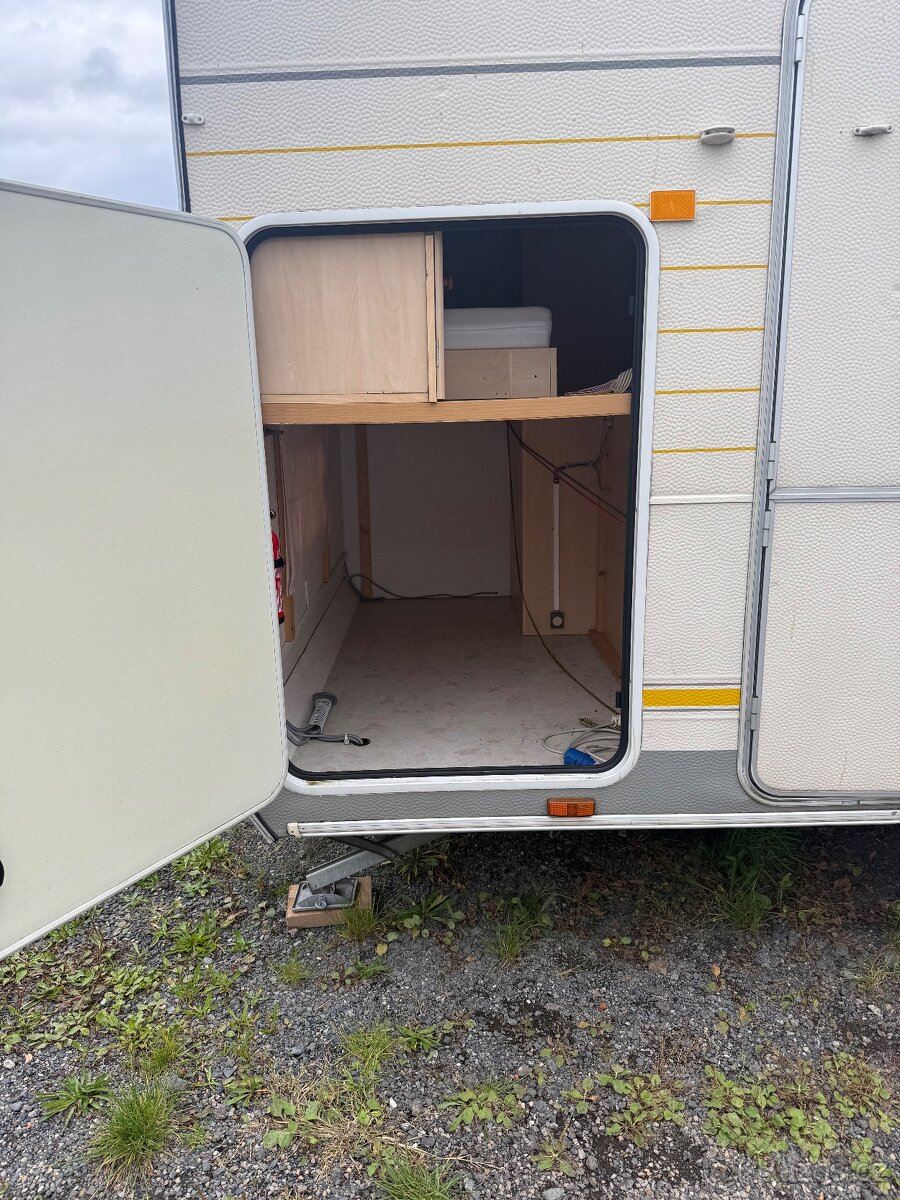 Karavan Sterckemann 490,Garáž - 15