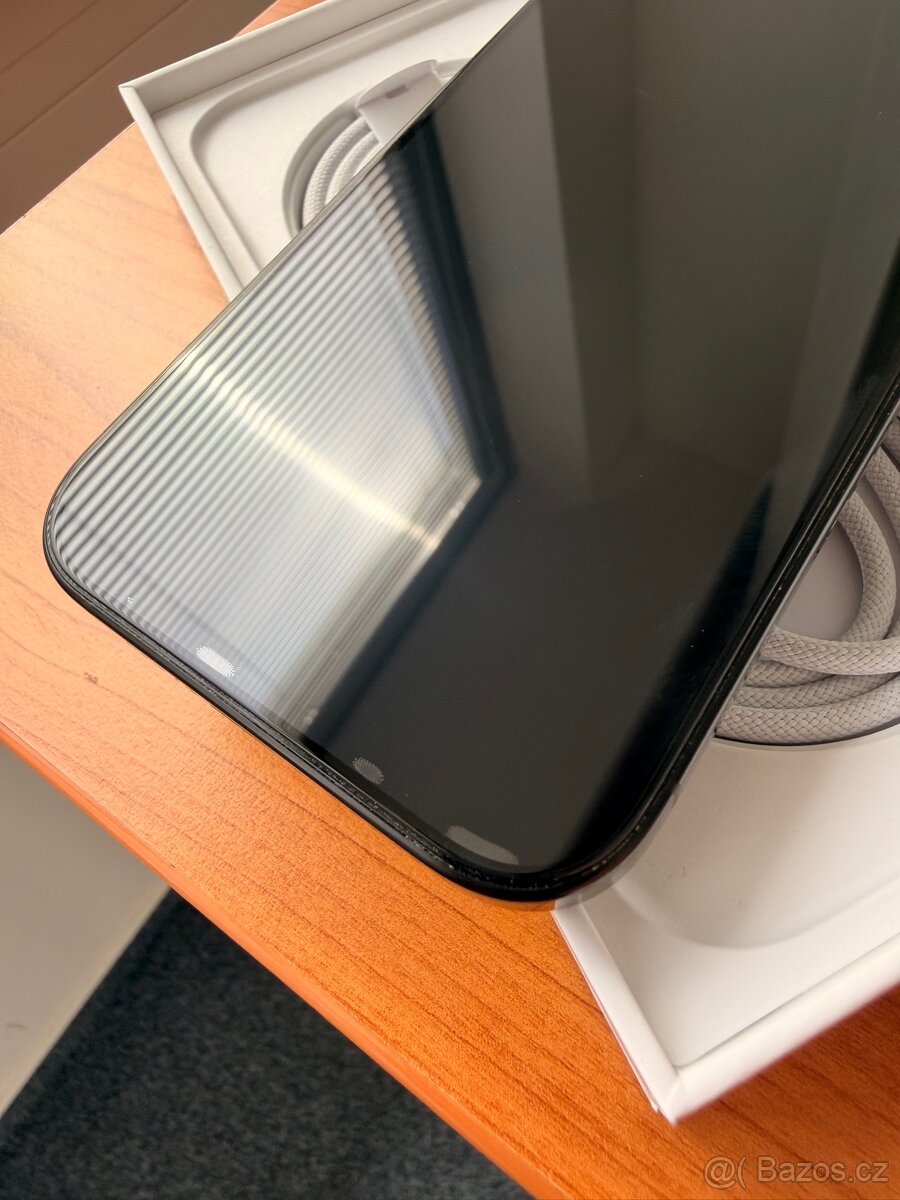 IPhone 16 Pro Black Titanium 256GB + příslušenství - 15