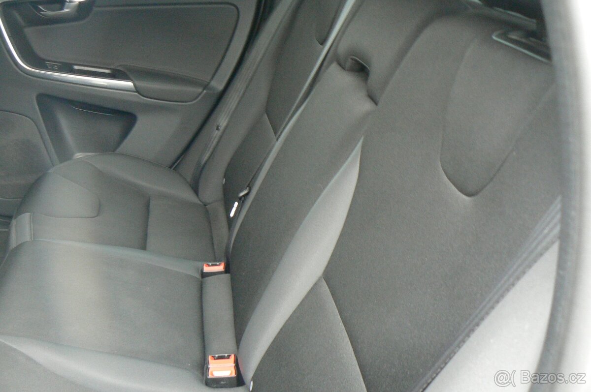 Volvo XC60 2.4 D4 AWD -2013 -ČR - 15