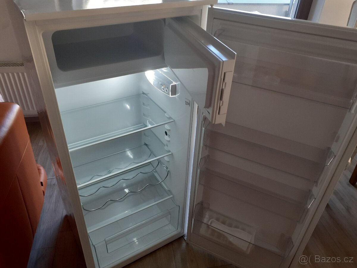 Prodám lednici s mrazákem, v - 122 cm, ODVEZU - 15