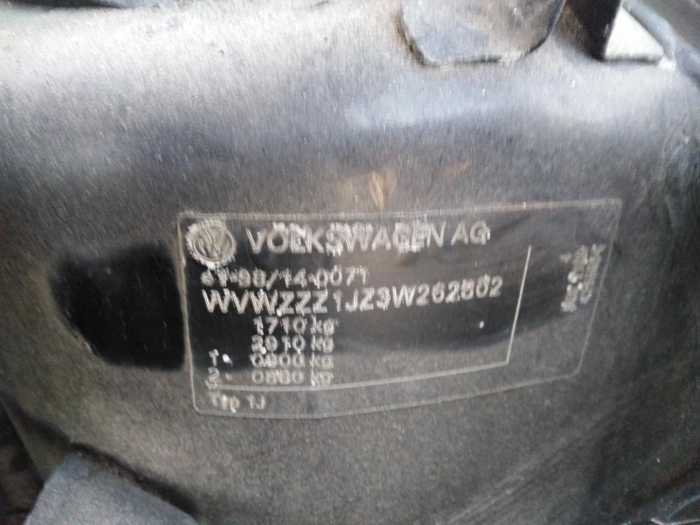 VW GOLF 4 1,6-16V BENZIN NAJ 130 KLIMATR. ZA 39000 KČ - 15