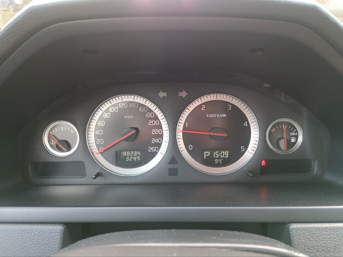 Volvo XC90 D5 AWD, rok výroby 09/2013 - 15