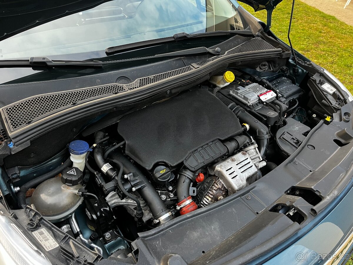 Peugeot 2008 1.2i 81Kw r.v2016 Nové v ČR - 15