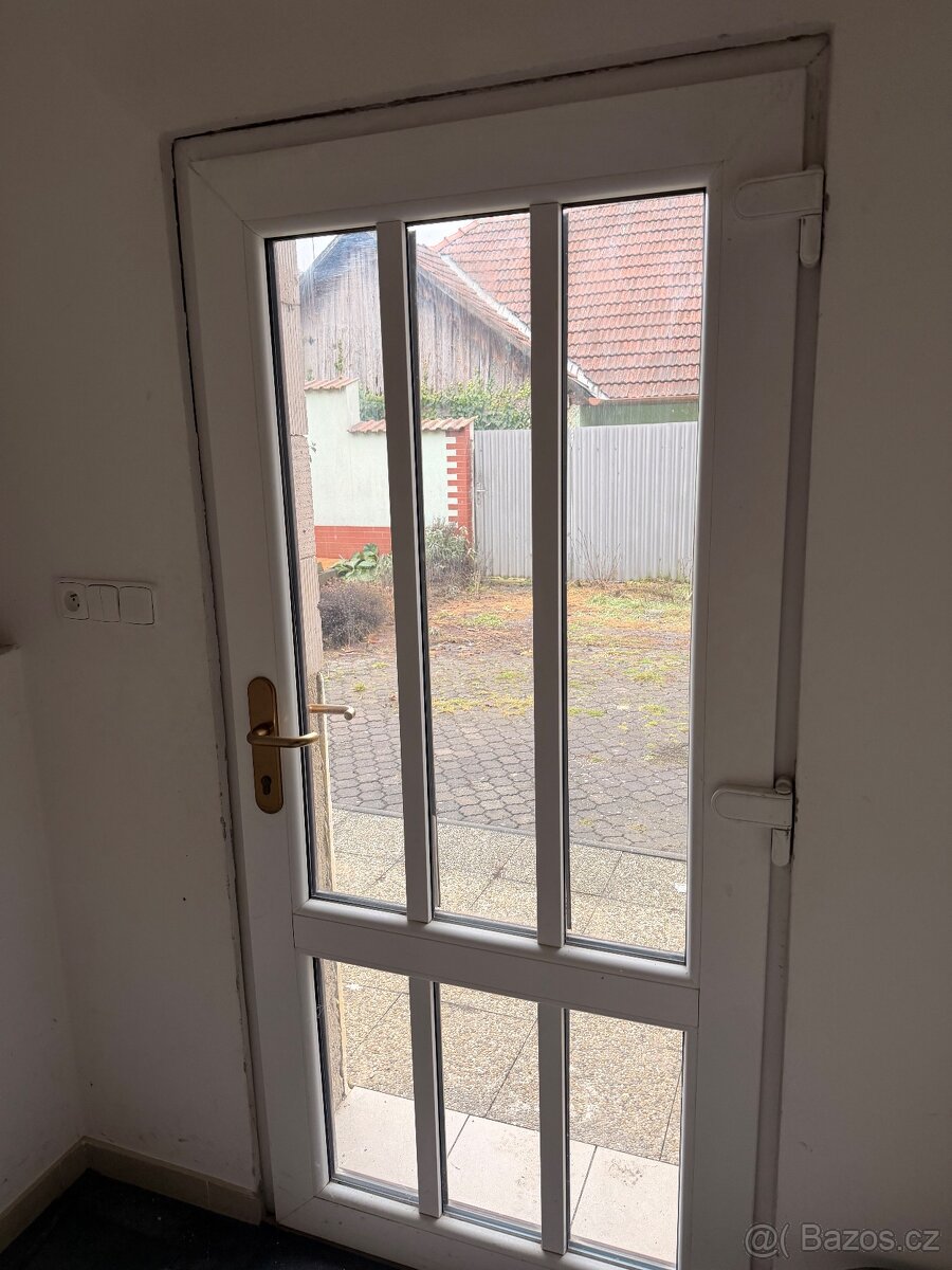 Zánovní okna a dveře + venkovní rolety - 15