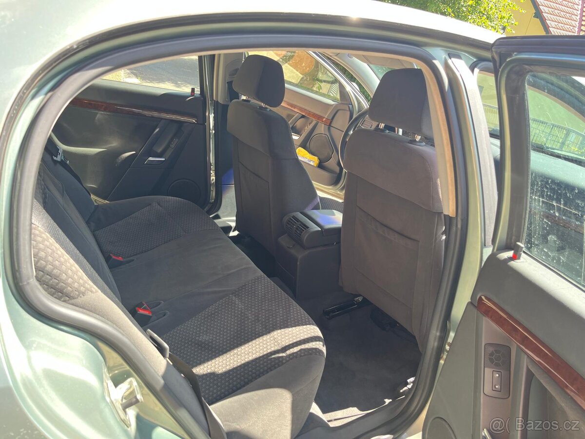 Opel Vectra 1,8 limuzína r.v.2003 klima - 15