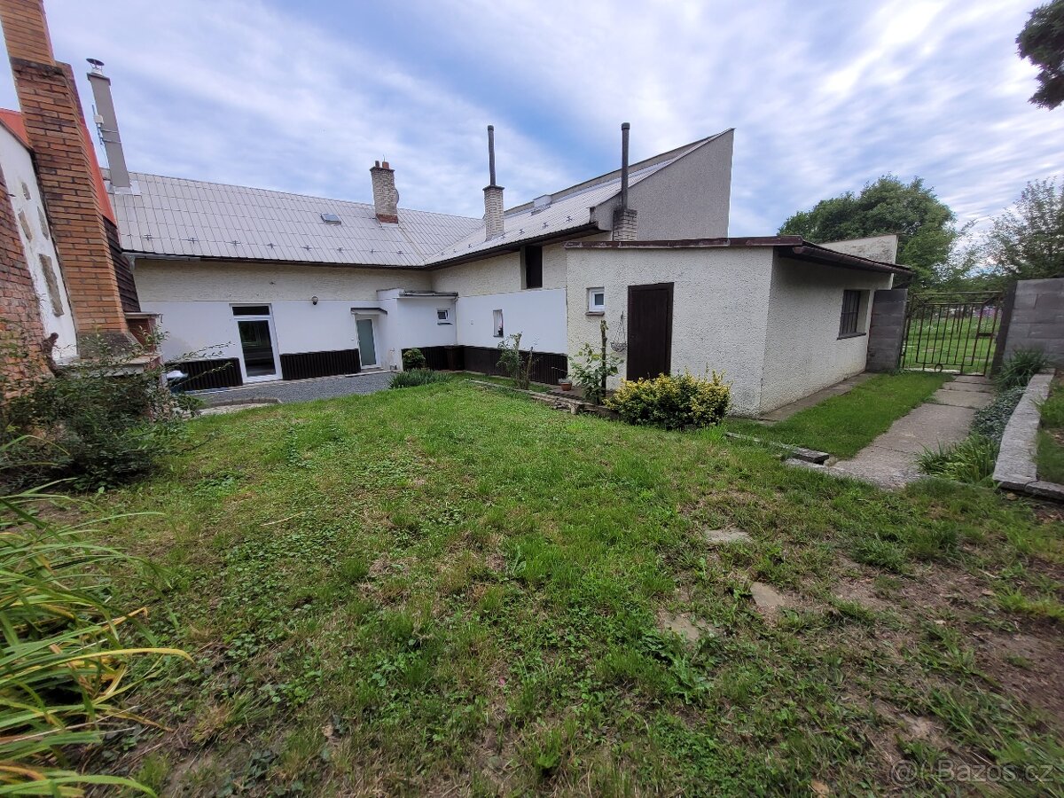 PRODÁM 2x bytová jednotka, 1x garáž + stavební pozemek - 15