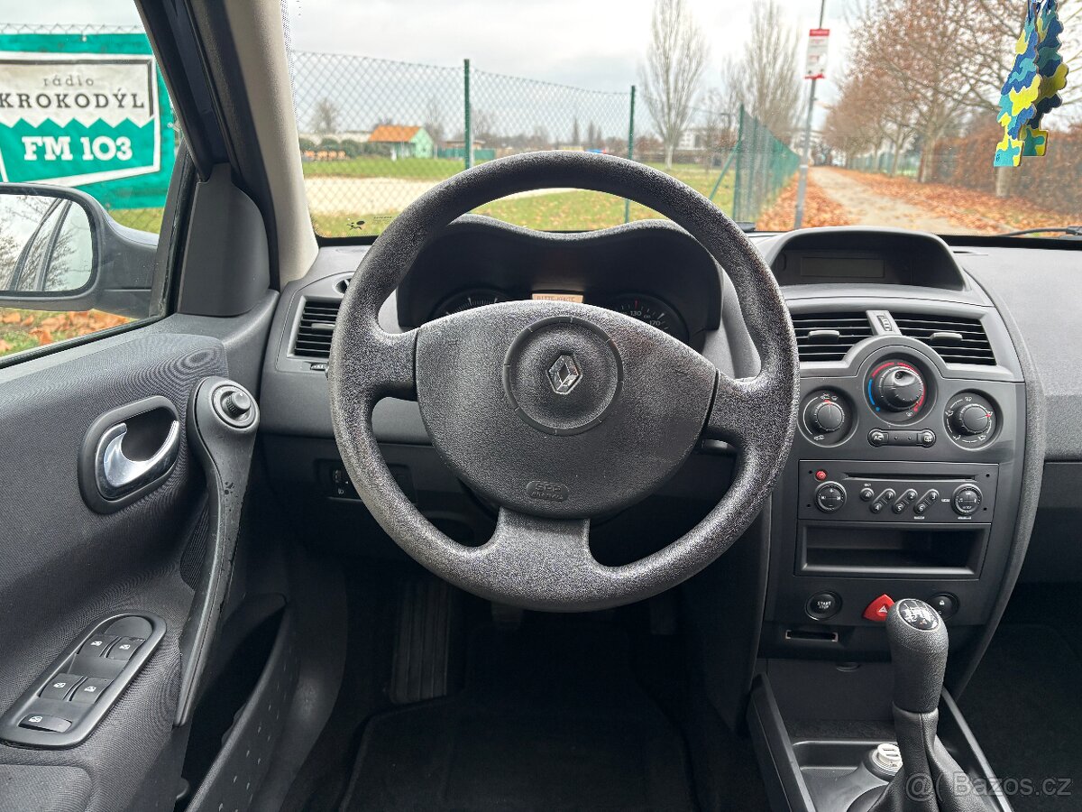 Renault Megane Authentiq 1.6 - 15